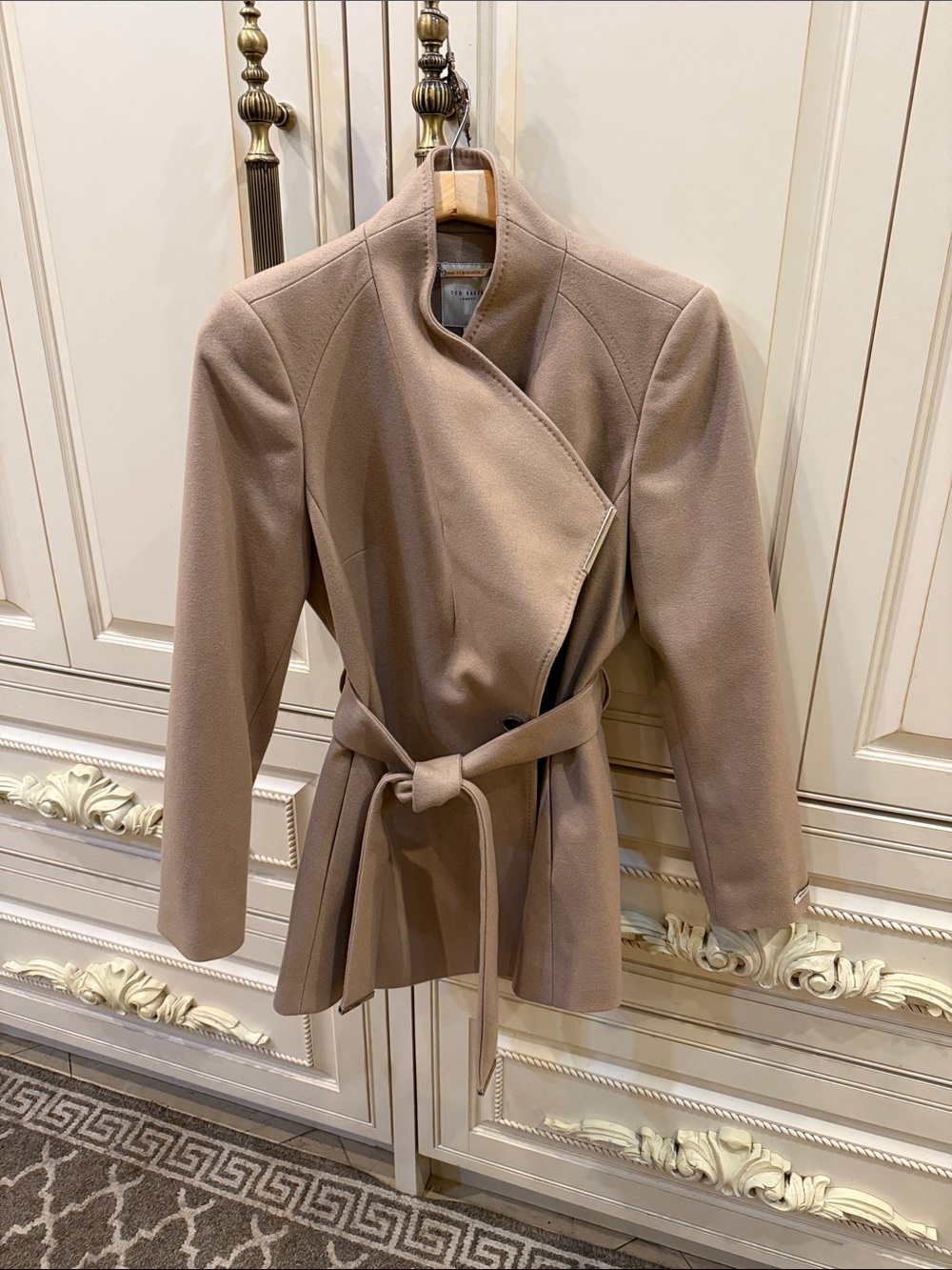 TED BAKER WOMEN’S TAN BELTED WOOL BLEND SHORT COAT SIZE 4- LARGE ENGLISH SIZING